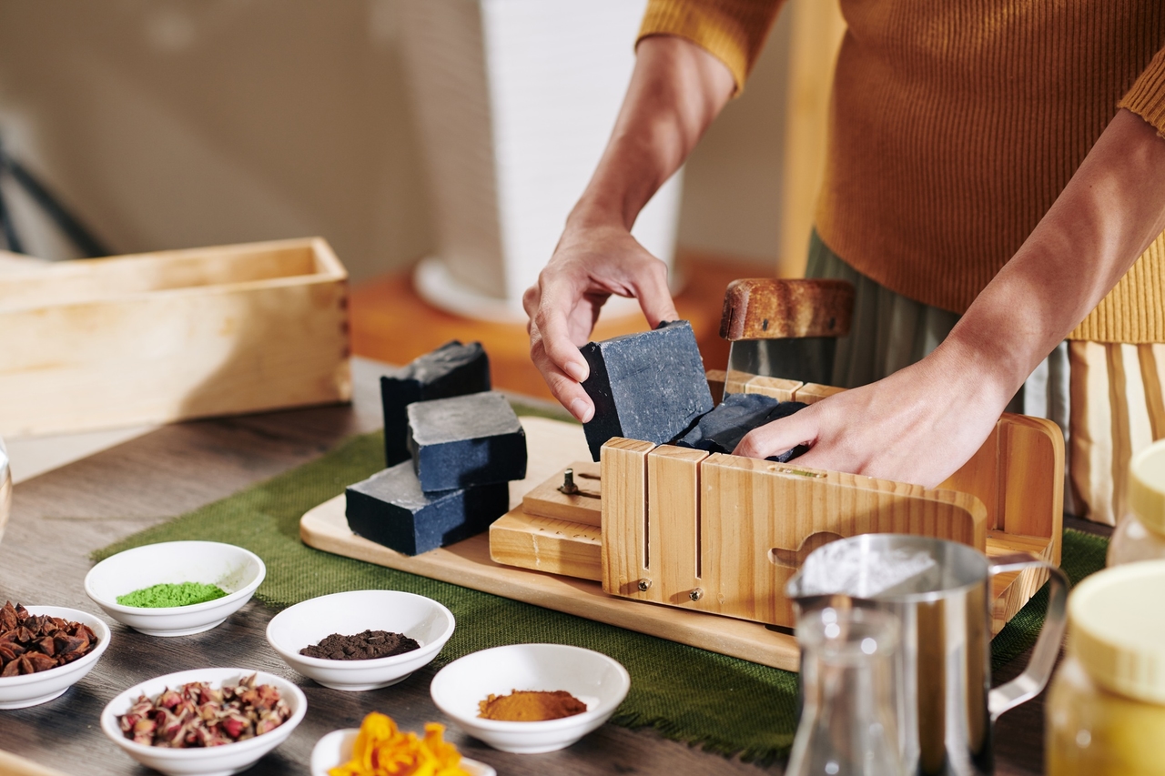 7 Best Wholesale Suppliers for Soap Making Supplies