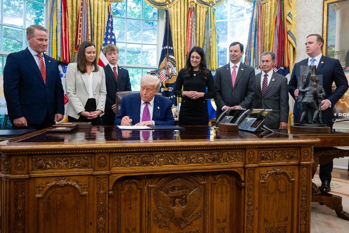 « Vous pouvez aller où vous voulez » : Donald Trump signe un décret pour proposer aux clandestins des vols gratuits vers l’étranger
