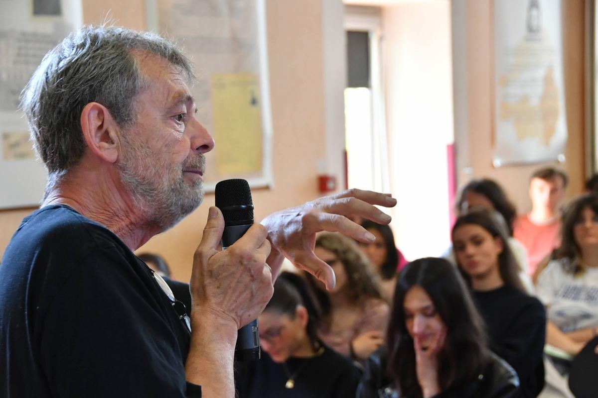 “Showing the back kitchen”: Goncourt Prize winner Pierre Lemaitre gives a lecture at a high school in Périgueux