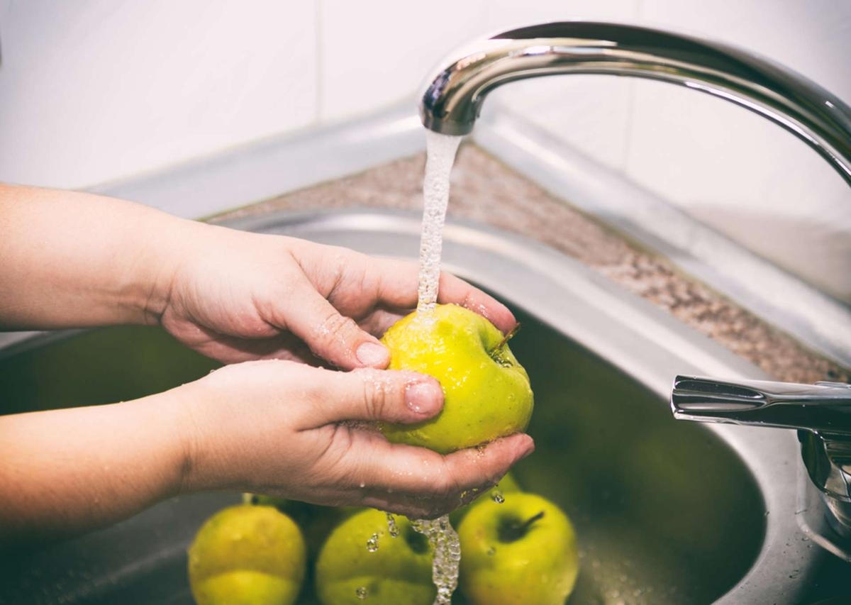 Nutrition: Should you eat fruit with or without the skin?