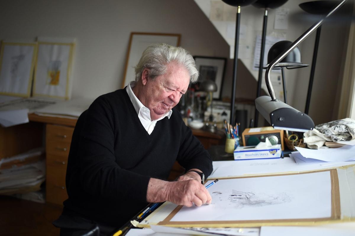 The ephemeris of June 7: 1 year ago, two plaques paying tribute to the cartoonist Sempé were installed on the wall of the school which inspired the decor of "Le Petit Nicolas"