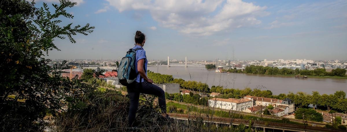 Tramvayla ulaşılabilen bu yürüyüş, Bordeaux'nun en güzel manzarasını sunuyor
