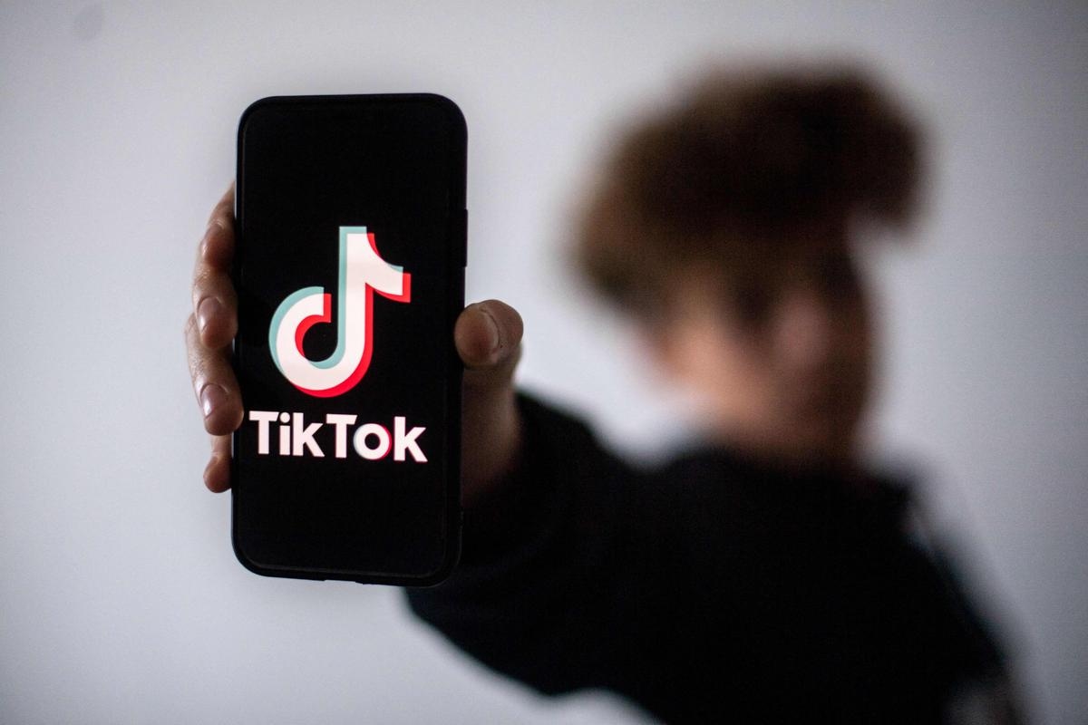 Limiting access to social networks for minors: France and Greece lead the offensive in Europe