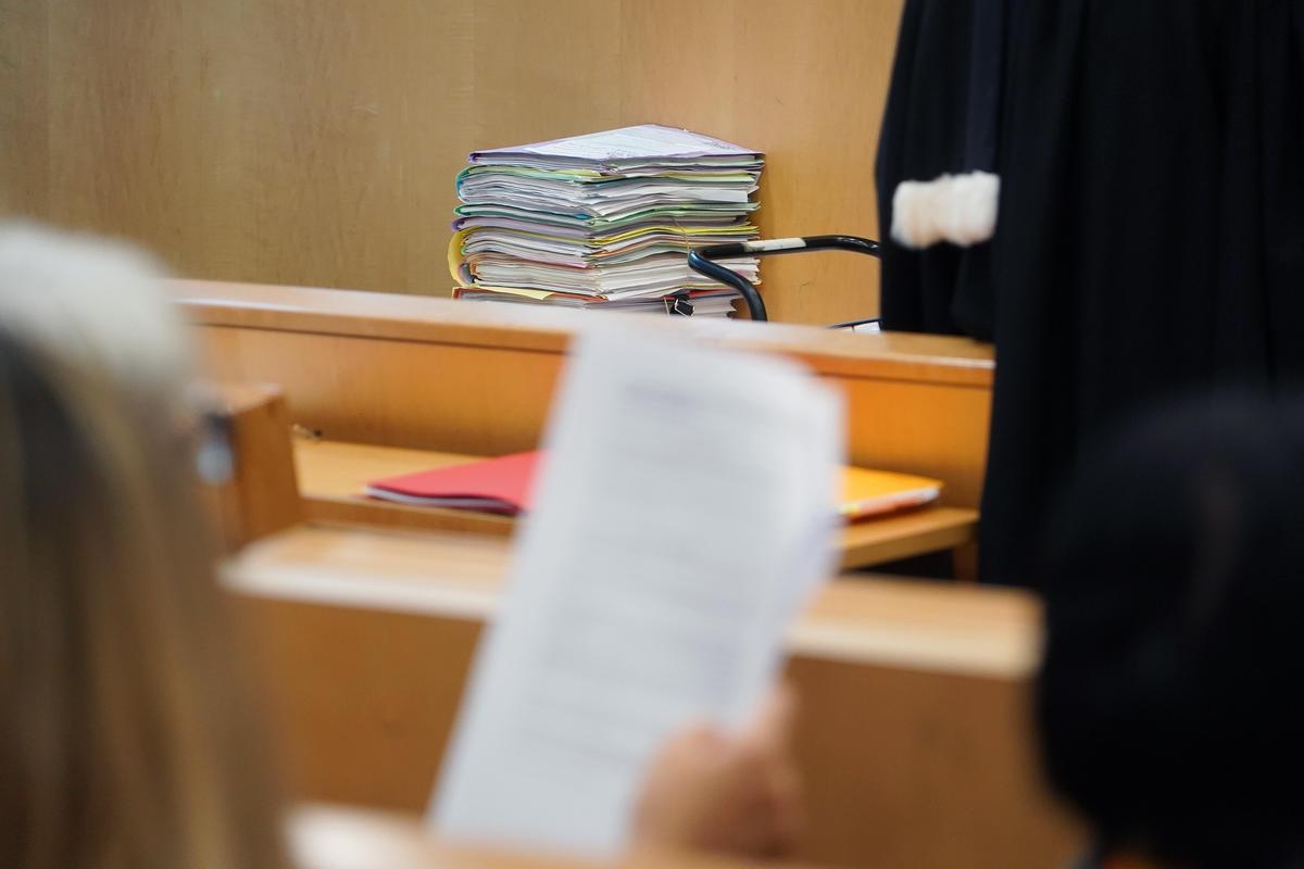 „Vergiftung von Halal-Lebensmitteln“, „Tötung von 200 Imamen“: 16 rechtsextreme Aktivisten in Paris vor Gericht
