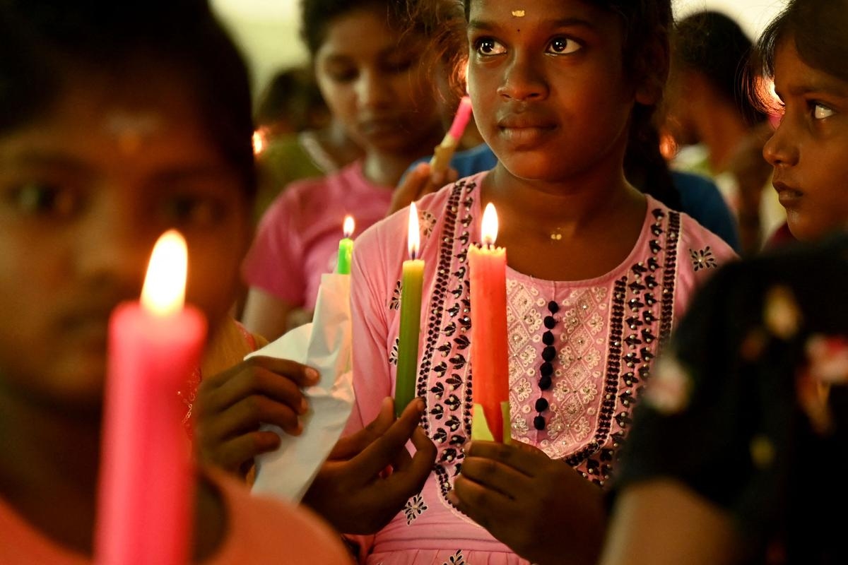 Crash du Boeing Air India : les obsèques des 279 victimes débutent ce dimanche en Inde
