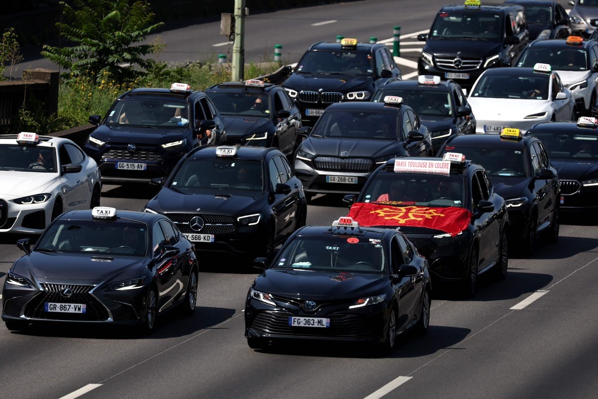 Taxis planen neue Aktionen, Pariser Flughäfen im Visier