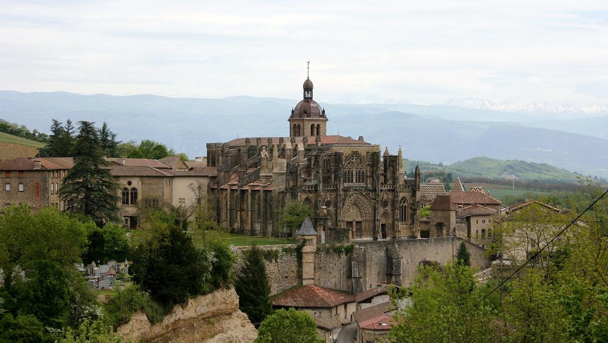 This medieval city steeped in history is the new “Favorite Village of the French”