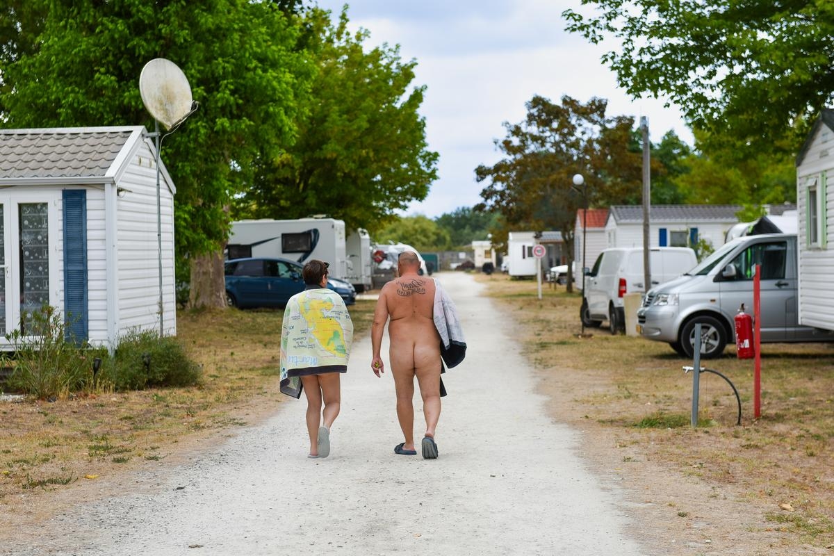 “Het gevoel is uitzonderlijk”: naakt op de camping genieten vakantiegangers uit Les Mathes van het leven