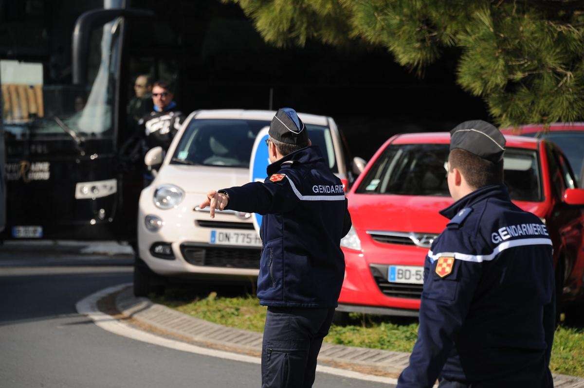 Saint-Jean-d'Angle: Tres coches en un accidente, uno termina volcado