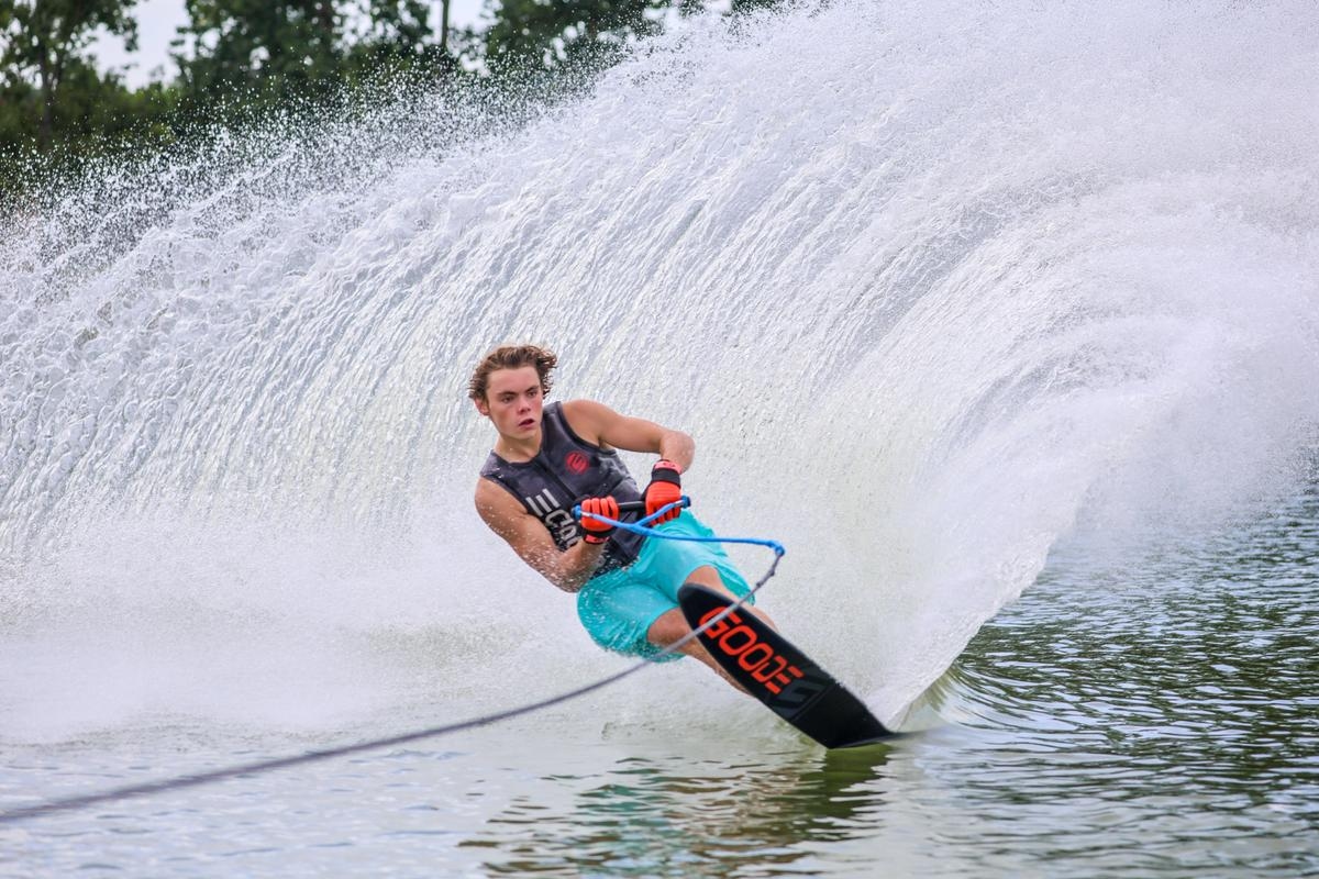 Layrac: Vier opkomende waterskisterren trainen op volle snelheid