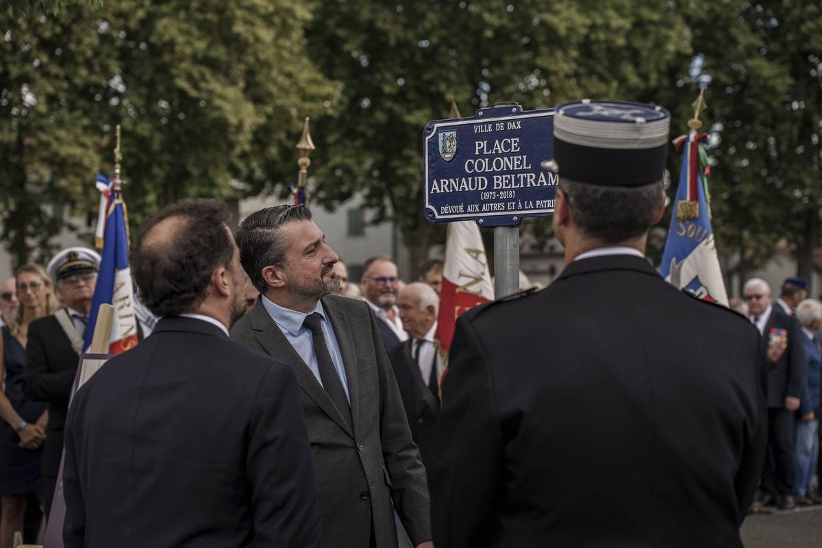 Dax. "A bravura de um homem diante da barbárie": a cidade inaugura uma praça com o nome de Arnaud Beltrame