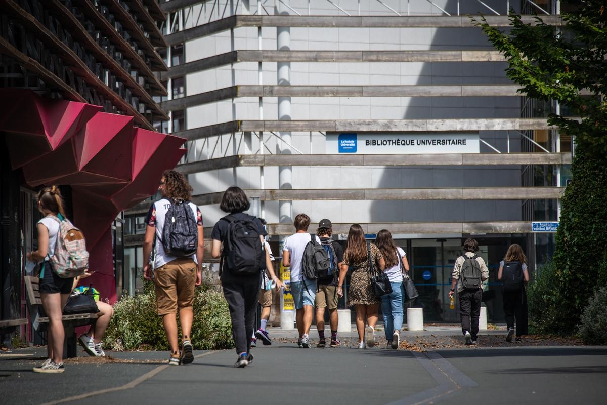 Bayrous Haushalt 2026: Wird das „leere Jahr“ die Studierenden weiter schwächen?