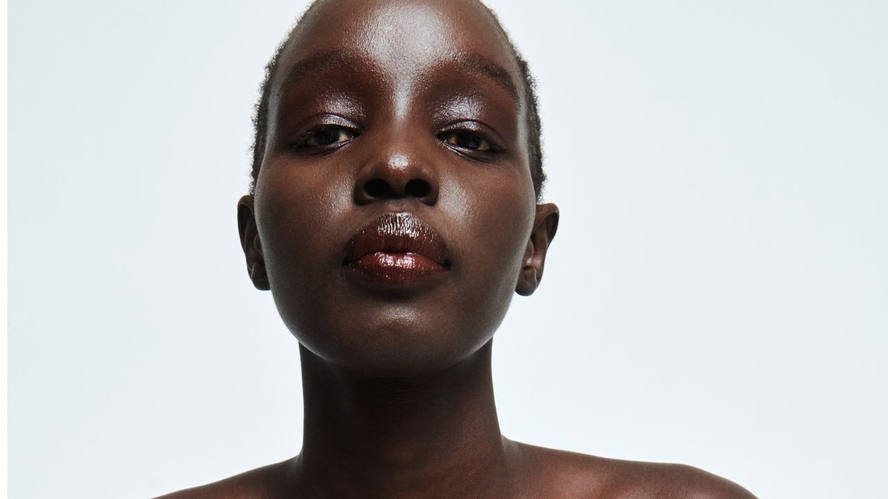 Spray utrwalający: najlepsze produkty i trzy idealne zastosowania