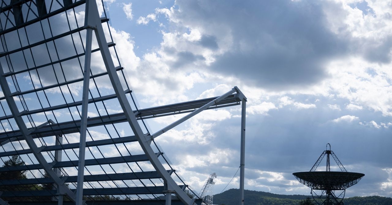 Wissenschaftler haben den Ursprung einer außergewöhnlich starken Radiowelle im Weltraum identifiziert