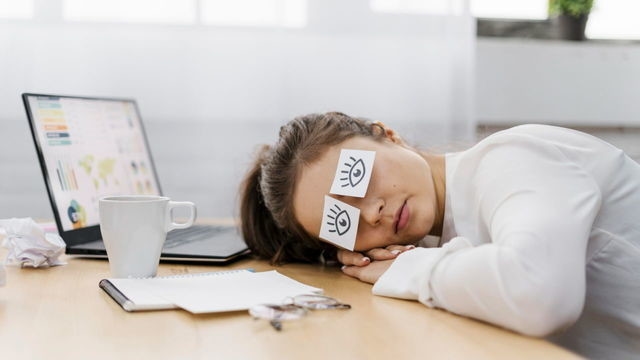 Não apenas cansado: como distinguir o excesso de trabalho da síndrome da fadiga crônica