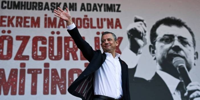 Rassemblement du CHP à Düzce | Özgür Özel : « Nous n’abandonnerons ni le président Ekrem ni le CHP, allons-nous avoir peur de vous ! »