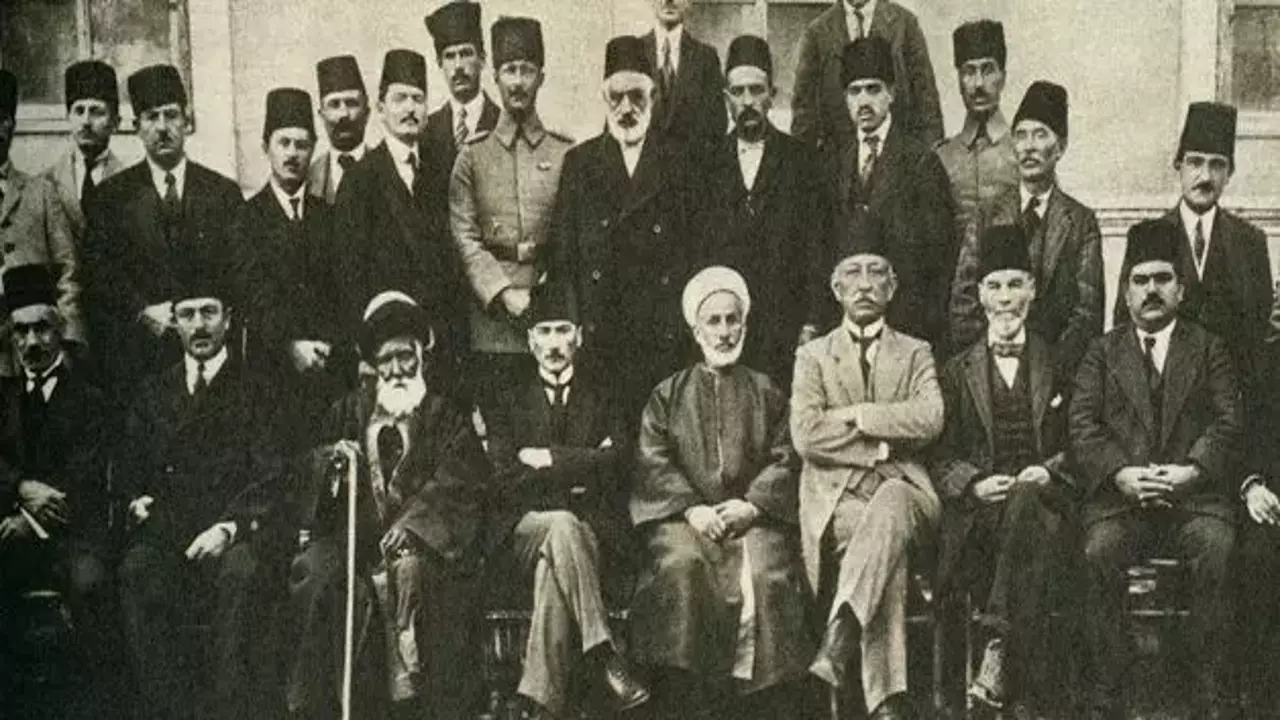 Onur Alp Yılmaz escribió: ¿Es la histeria anti-Atatürk el obstáculo para la cuestión kurda?