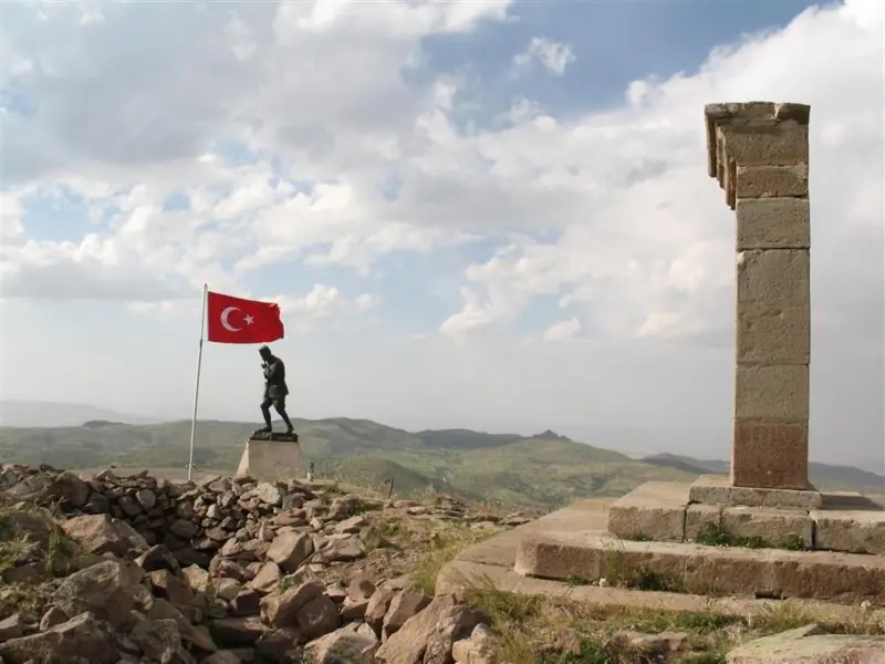 August 30 Victory Day messages from politicians