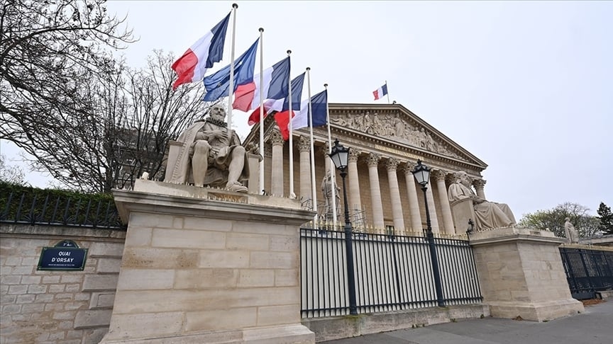 Ozan Doğan Avunduk wrote: Why can't the government crisis in France be resolved?