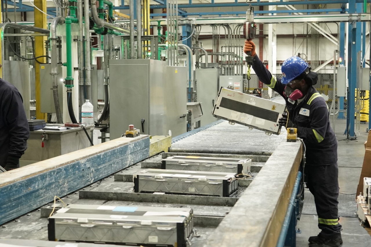 Una empresa estadounidense construirá en Polonia una planta de materiales para baterías por valor de 1.300 millones de dólares