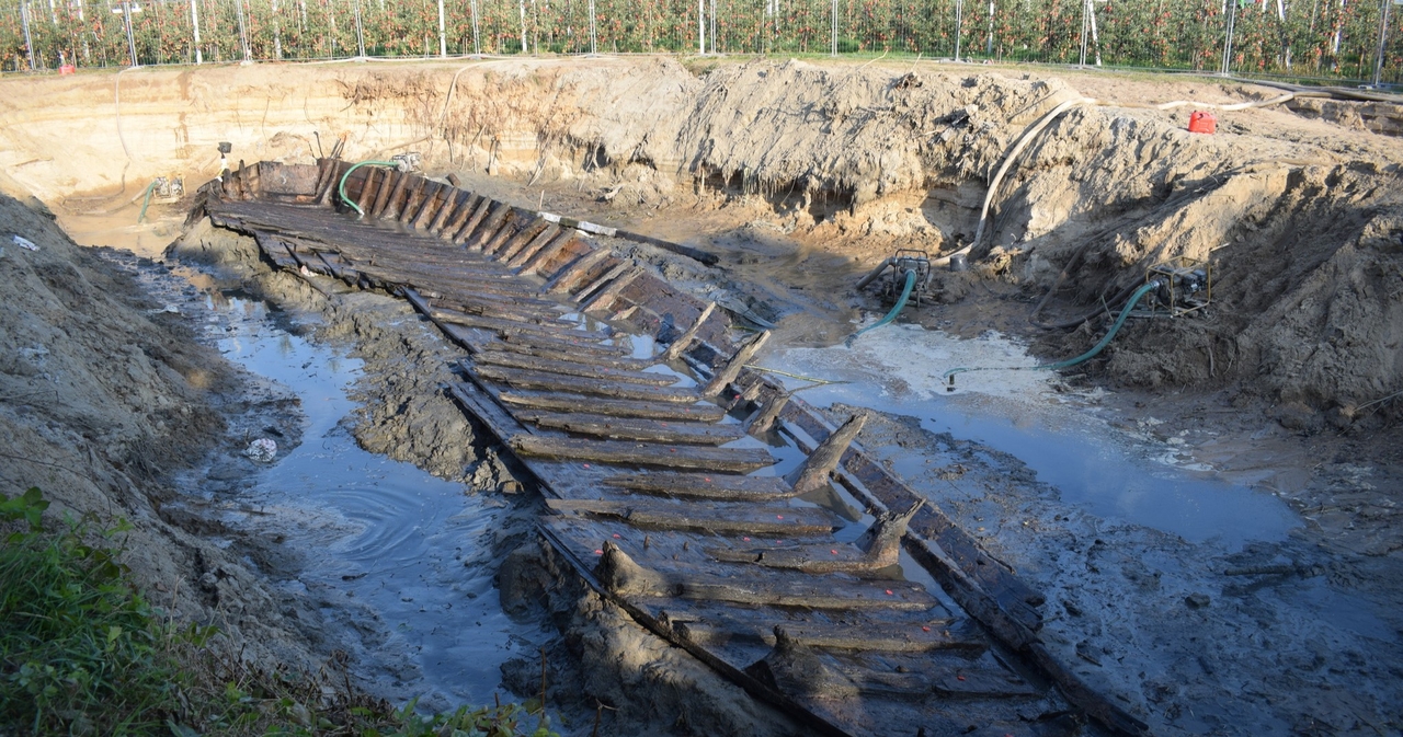 Poland to create a museum to house uniquely preserved 15th-century boat