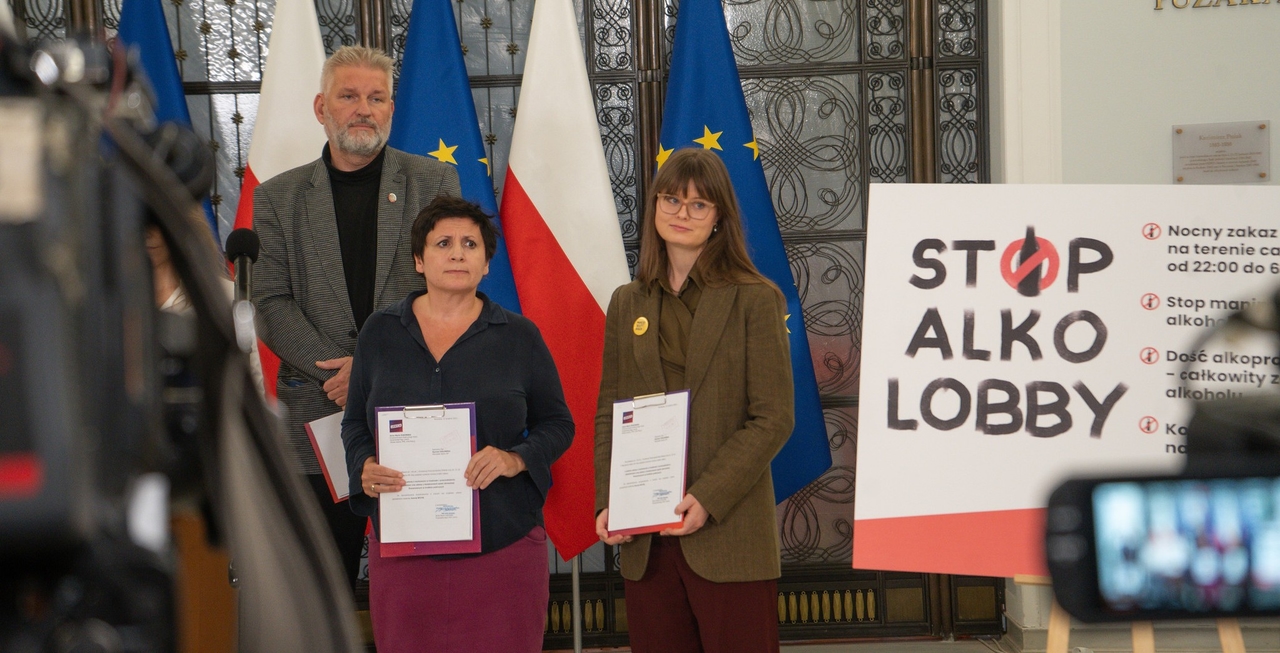 Polish Left proposes nationwide ban on nighttime alcohol sales in shops