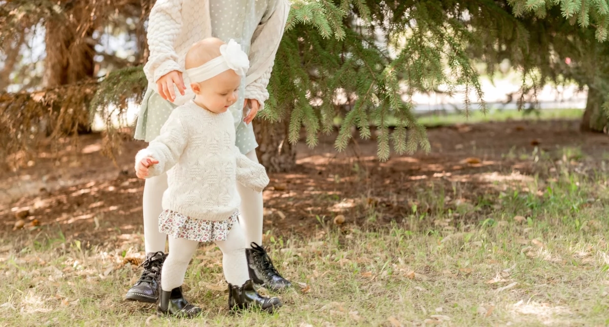 Vestidos de bebé para paseos de primavera: ¿cuáles elegir?