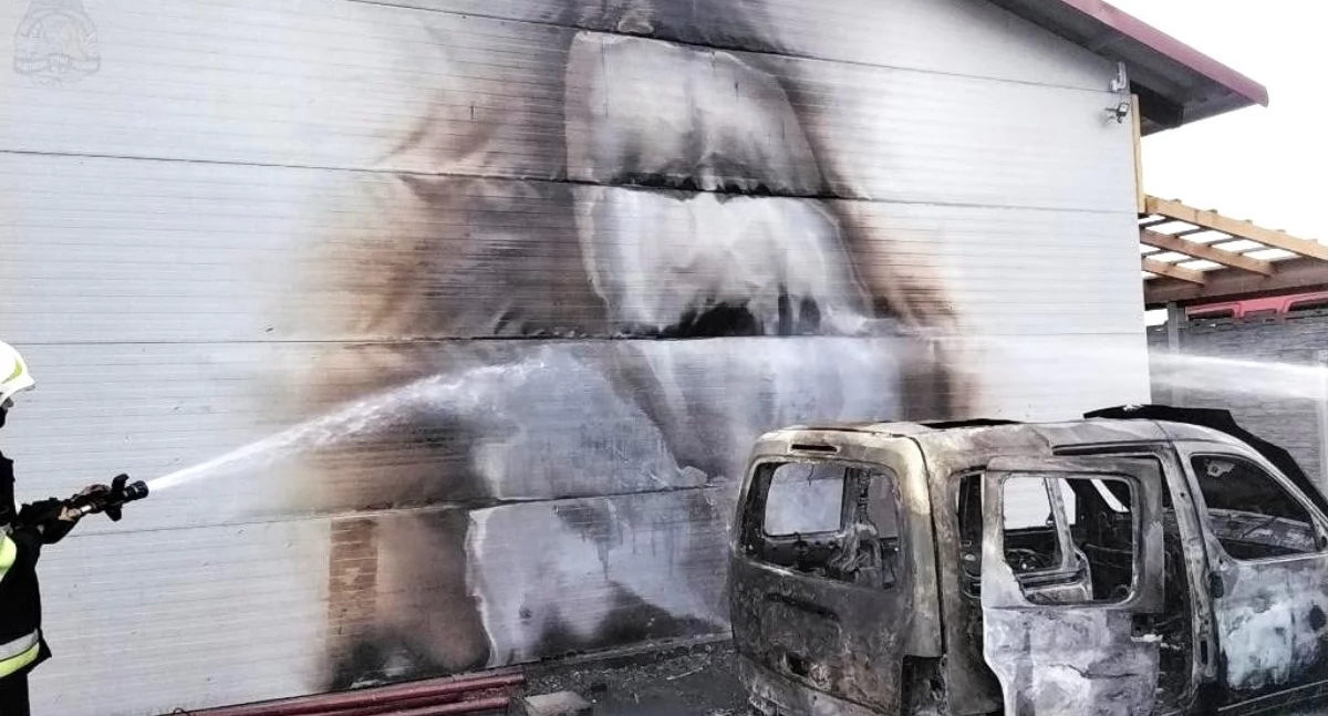 Berlingo stava bruciando. Il rifugio di servizio ha preso fuoco.