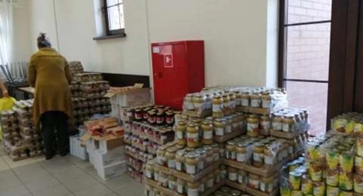 Paquetes de alimentos en la comuna de Wisznia Mała