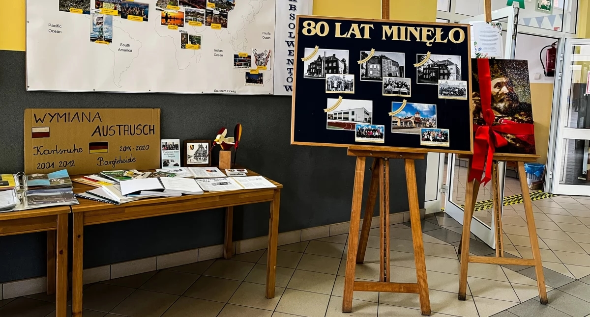80º aniversário da Escola Primária de Żmigród - concerto de aniversário e exposição