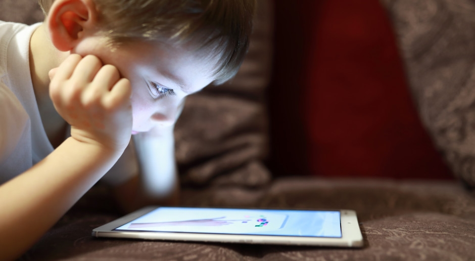 Gli esperti lanciano l'allarme: le fiabe popolari sono dannose per la salute mentale dei bambini.