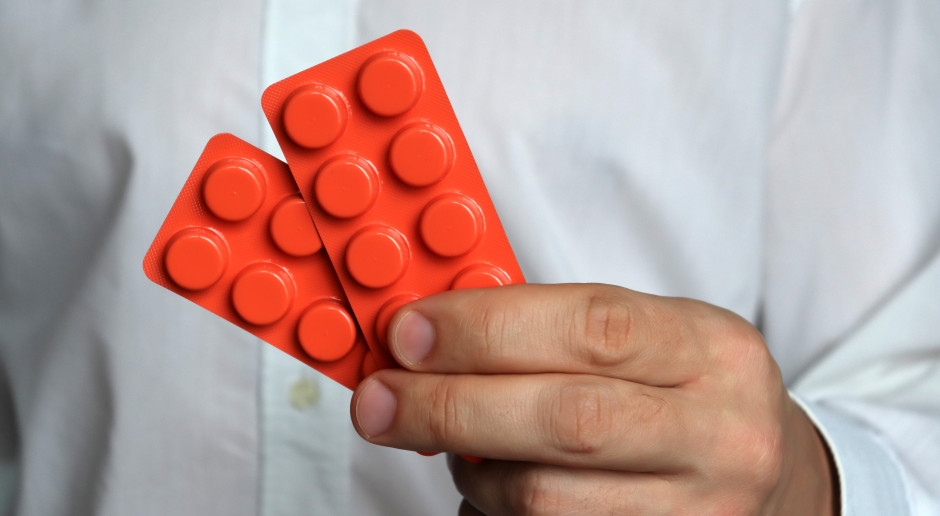 Polonyalılar eczanelere saldırıyor. Bağışıklıklarını güçlendirdiklerini sanıyorlar ama böbreklerine ve karaciğerlerine zarar veriyorlar.