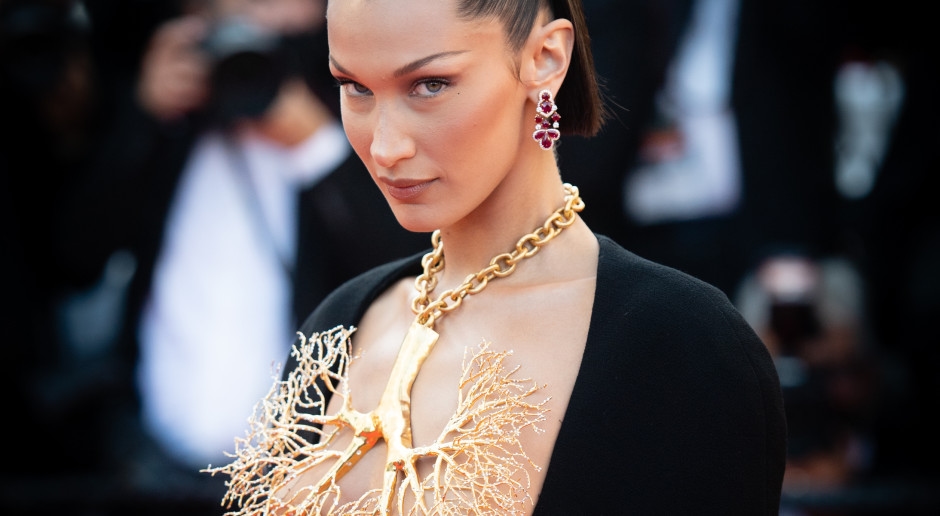 Cannes introduce un rigido dress code per gli ospiti del festival. Basta con le provocazioni e la nudità