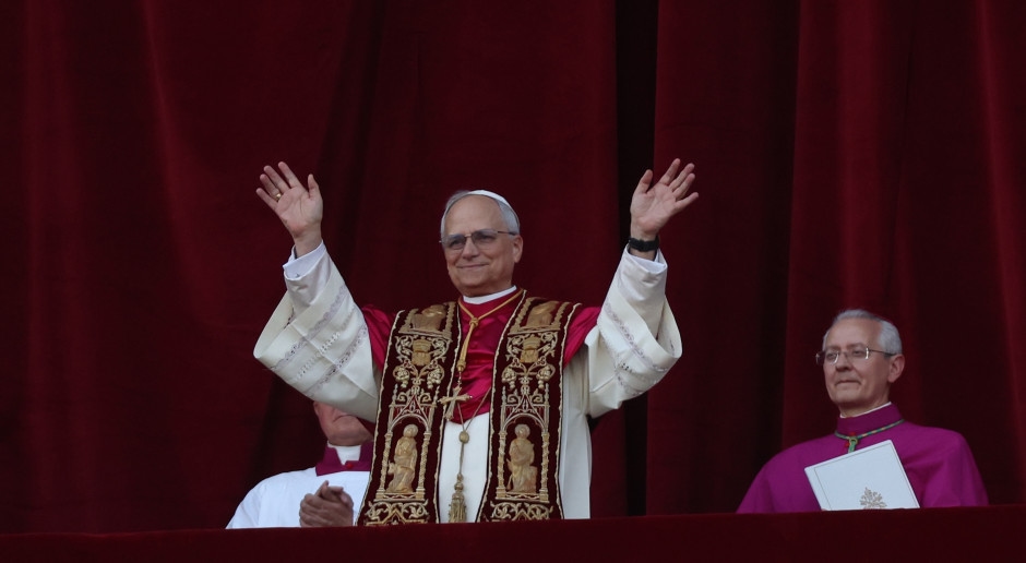 Non Rolex e non Casio. Il misterioso "Rosso Cardinale" di Leone XIV accende l'immaginazione degli appassionati di orologi