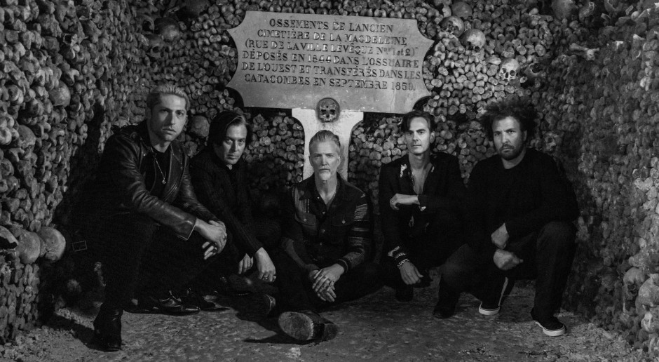 Nieuw van Queens of the Stone Age. Fans hebben zoiets nog nooit eerder gezien
