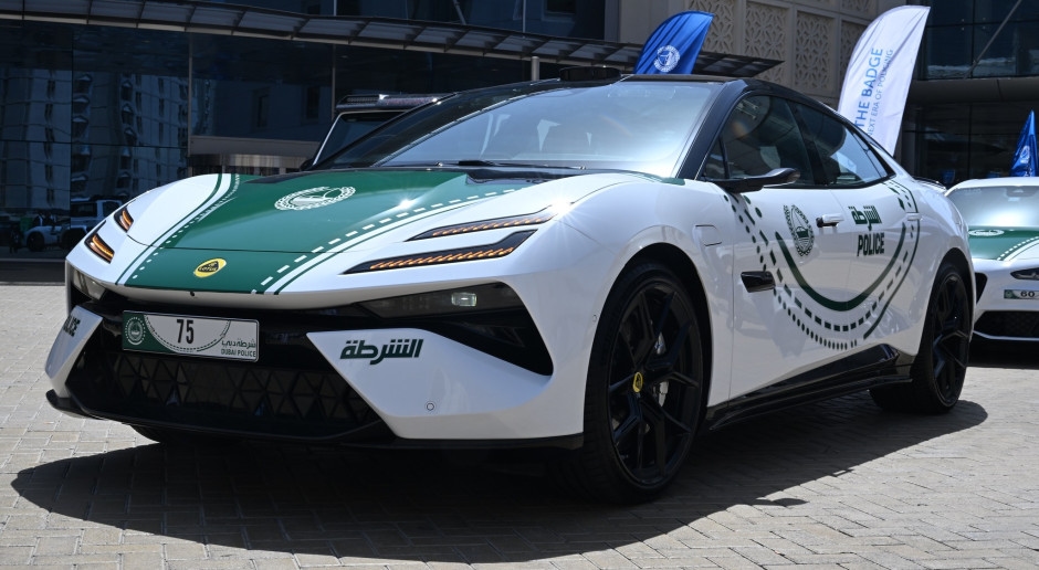 De politie van Dubai heeft een nieuwe auto. Luxe, innovatie en… echte acceleratie