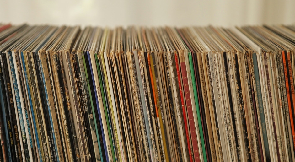 Do you collect vinyl? This collector's collection may give many people complexes