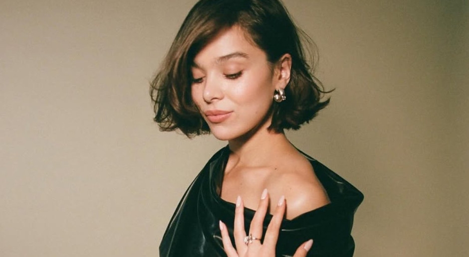 In the summer, ask your hairdresser for a "rivera bob". This light hairstyle brilliantly rejuvenates and adds charm