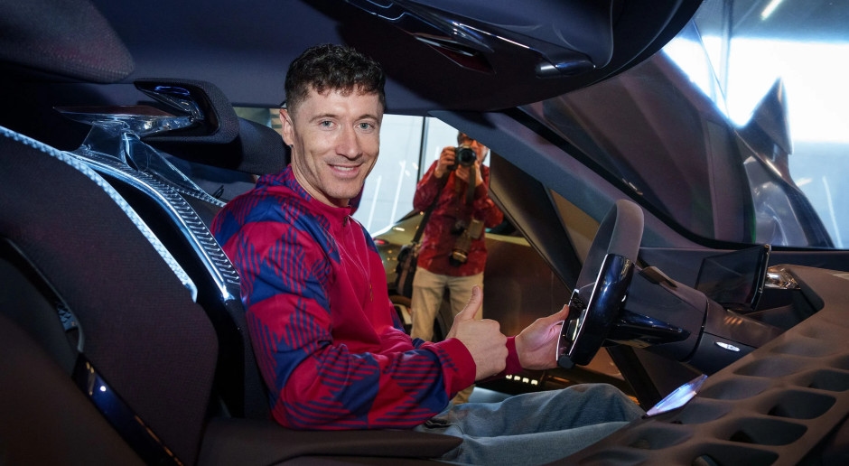 Lewandowski e Szczęsny têm carros novos. Quais modelos os jogadores do Barcelona escolheram?