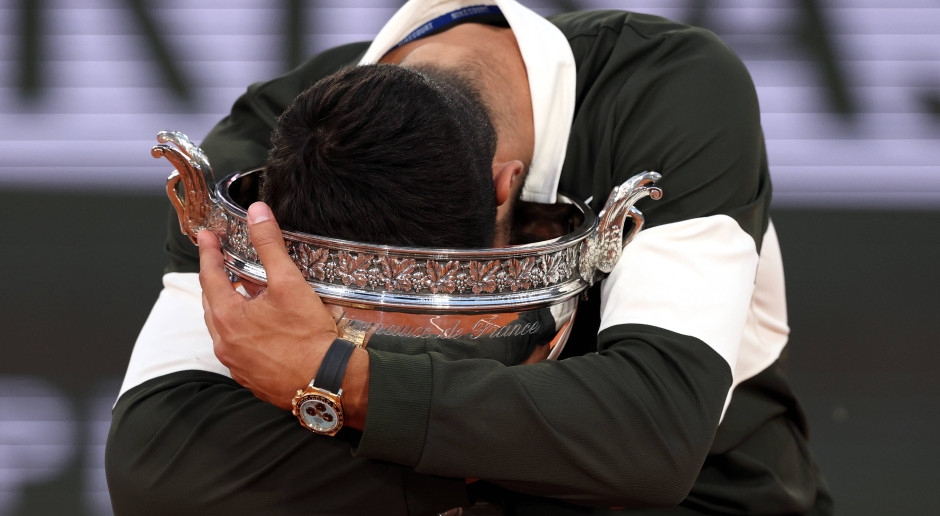 Roland Garros 2025: Carlos Alcaraz di nuovo con la Coppa dei Moschettieri!