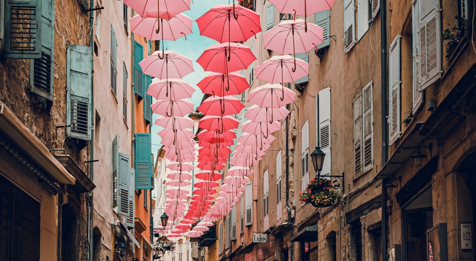 Este pueblo francés del libro "El Perfume" existe de verdad. Una visita obligada para los amantes de los perfumes.