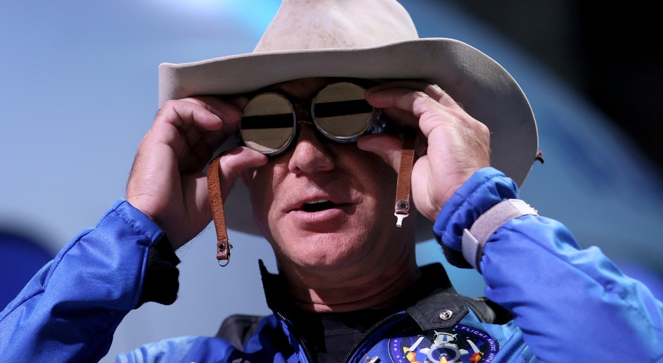 What Do Jeff Bezos, Bill Gates, and Francoise Bettencourt Meyers Do After Hours? 12 Unusual Hobbies of the World's Richest People