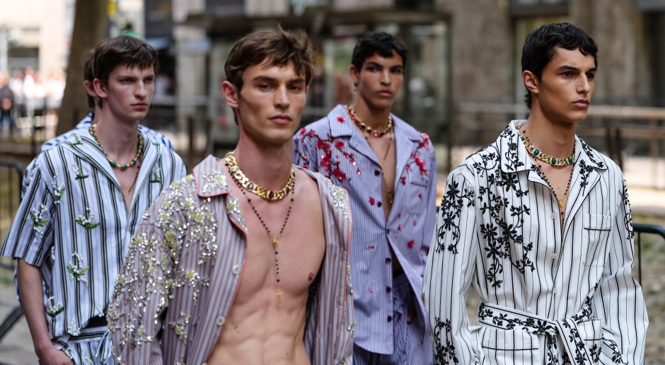 Piżamowi Chłopcy wychodzą na ulice. Genialna kolekcja Dolce &amp; Gabbana na wiosnę i lato 2026