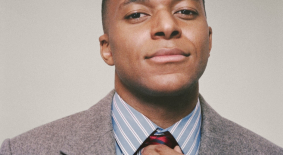 Kylian Mbappe pod krawatem Diora. Oto nowa wizja Jonathana Andersona!