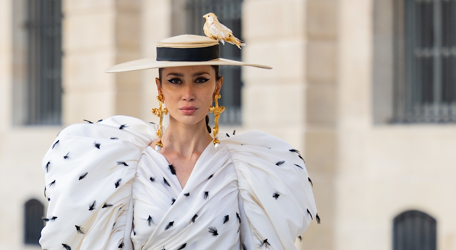 This is the most feminine trend for summer 2025. Timeless classic and vintage style in one
