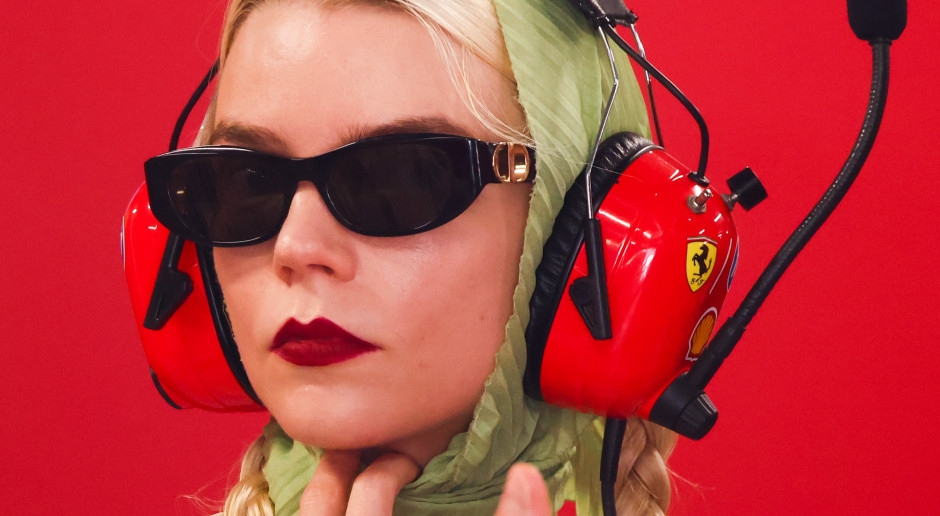 Ecco l'accessorio più hot dell'estate 2025. Anya Taylor-Joy sa come indossarlo in versione maxi