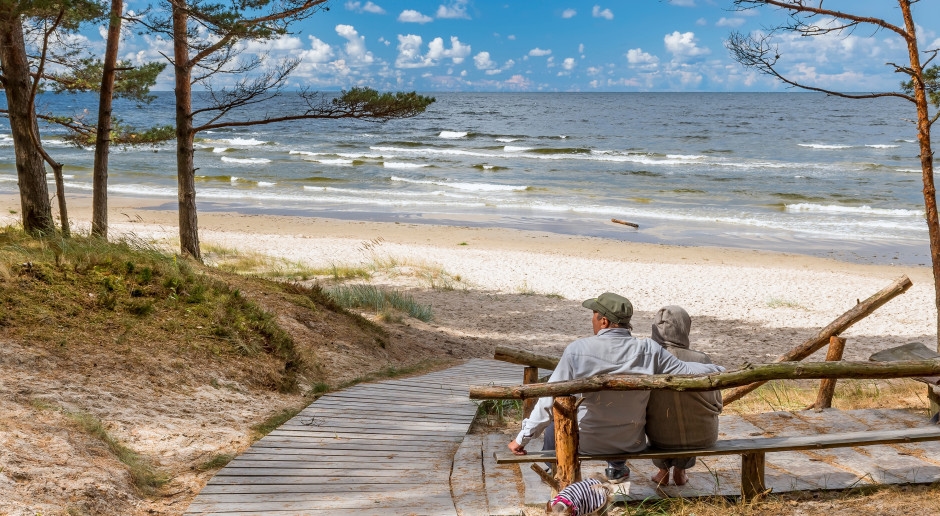 Como os poloneses aproveitaram as férias de verão de 2025? Sabemos quais cidades escolheram e quanto gastaram.