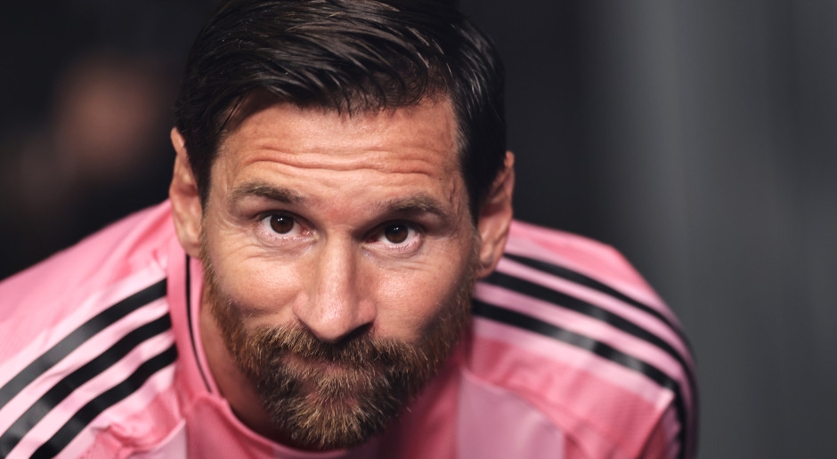 Messi invejava Piątek? Ele foi flagrado com uma bolsa Hermès de edição limitada no valor de quase meio milhão de zlotys.