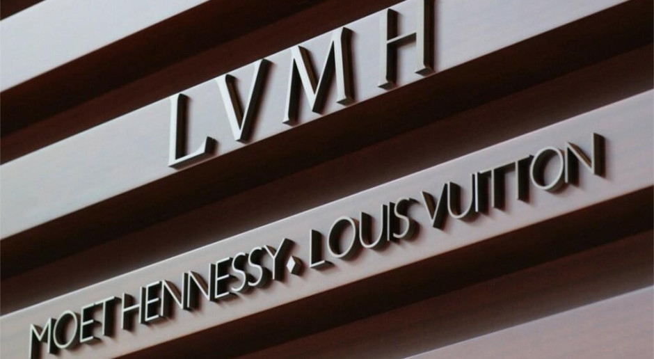 Escândalo no mundo do luxo. Um executivo da LVMH está processando a empresa em US$ 2 milhões.