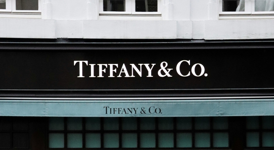 Tiffany & Co. präsentiert die luxuriöseste Uhr des Jahres, die mit Hunderten von Diamanten und modernster Technologie funkelt.